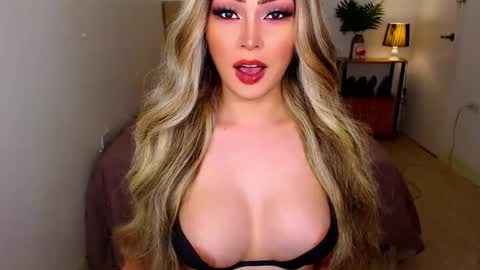 QUEEN SUSSIE BROWN online show from 03-02-26, 03:52