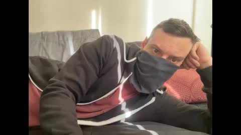 Snapshot of i_o_ro chatting on 12-15-24, 07:10 i o ro online show from 12-15-24, 07:10