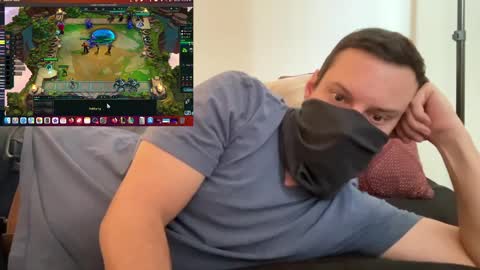 Snapshot of i_o_ro chatting on 12-19-24, 10:42 i o ro online show from 12-19-24, 10:42