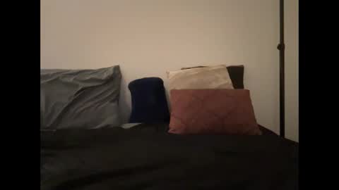 Snapshot of i_o_ro chatting on 12-20-24, 01:47 i o ro online show from 12-20-24, 01:47