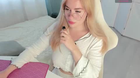 Snapshot of i_want_you_eva chatting on 11-10-25, 09:08 HiI am EvaPVT is open online show from 11-10-25, 09:08