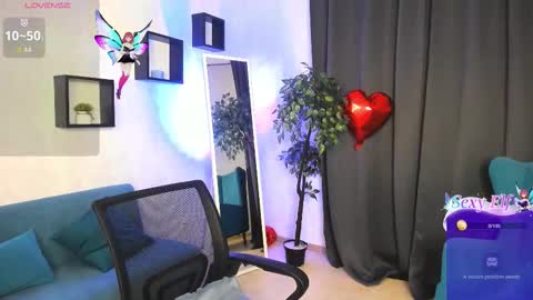 Snapshot of i_will_wake_u_up chatting on 02-26-26, 01:37 Samanta online show from 02-26-26, 01:37