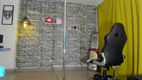 Snapshot of iam_samy chatting on 02-04-25, 02:53 Samy online show from 02-04-25, 02:53