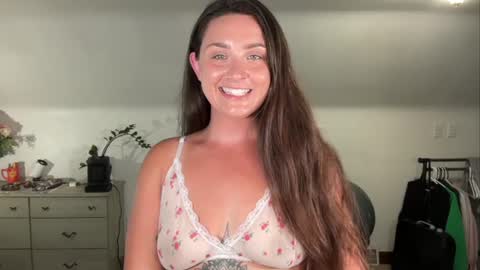 Snapshot of iamcrystalann chatting on 06-22-26, 03:19 Crystal online show from 06-22-26, 03:19