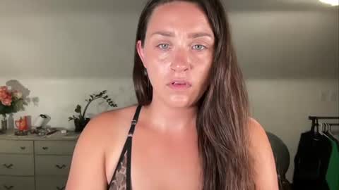 Snapshot of iamcrystalann chatting on 06-25-26, 05:12 Crystal online show from 06-25-26, 05:12