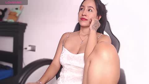 Snapshot of iamlara1 chatting on 01-17-25, 04:17 Lara online show from 01-17-25, 04:17