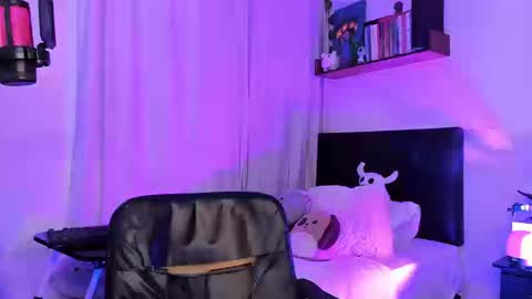 Snapshot of iammelody_ chatting on 09-19-25, 05:20 Mel online show from 09-19-25, 05:20