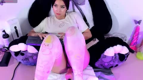 Steph - Online Again   - 1 DECEMBER online show from 01-22-25, 03:20