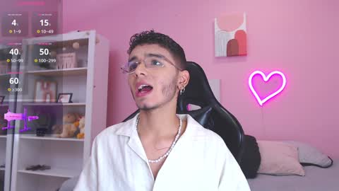 Snapshot of ian_castillo_ chatting on 01-23-25, 11:15 IAN CASTILLO online show from 01-23-25, 11:15