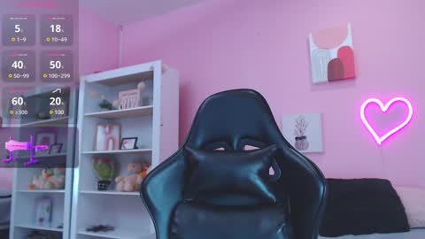 Snapshot of ian_castillo_ chatting on 01-28-25, 11:17 IAN CASTILLO online show from 01-28-25, 11:17