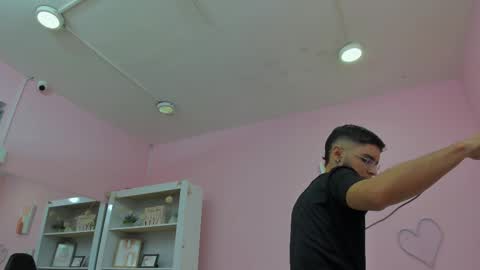 Snapshot of ian_castillo_ chatting on 03-07-25, 11:07 IAN CASTILLO online show from 03-07-25, 11:07