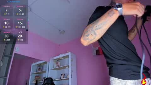 Snapshot of ian_castillo_ chatting on 11-18-25, 11:14 IAN CASTILLO online show from 11-18-25, 11:14