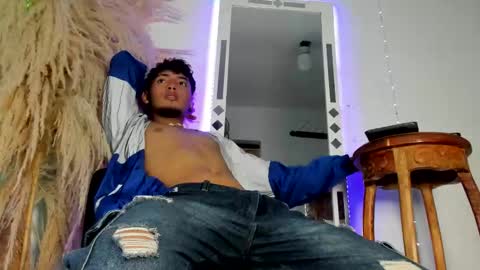 Snapshot of ian_hunter01 chatting on 02-17-26, 02:24 IAN HUNTER online show from 02-17-26, 02:24