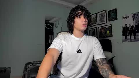 Snapshot of ian_versace chatting on 06-13-26, 01:58 Andres online show from 06-13-26, 01:58
