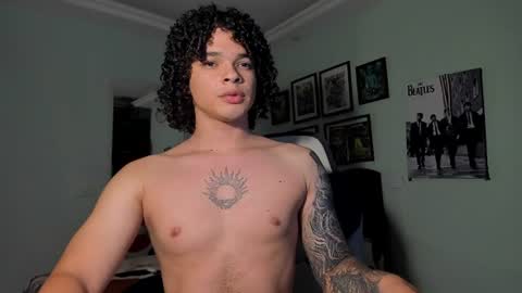 Snapshot of ian_versace chatting on 06-25-26, 08:30 Andres online show from 06-25-26, 08:30
