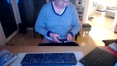 iandy12 online show from 03-12-26, 11:11