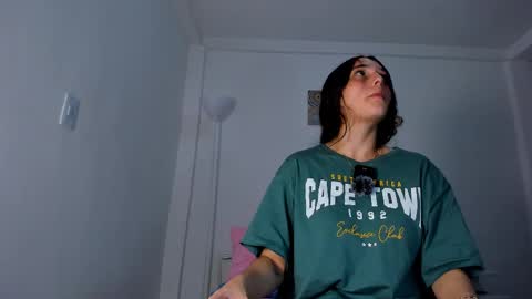 Snapshot of ice_grace chatting on 09-18-25, 09:17 ice online show from 09-18-25, 09:17