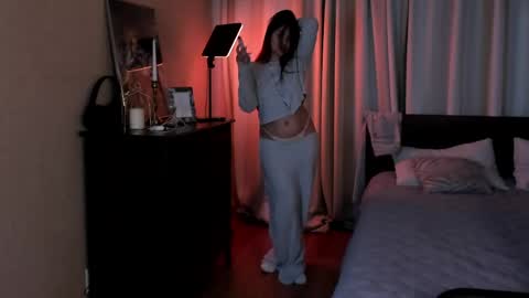 Snapshot of iceicebabe_ chatting on 05-12-26, 01:36 Aiza online show from 05-12-26, 01:36