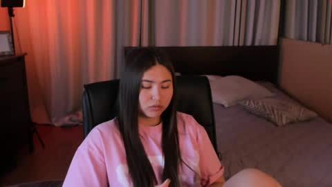 Snapshot of iceicebabe_ chatting on 06-01-26, 01:51 Aiza online show from 06-01-26, 01:51