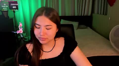 Snapshot of iceicebabe_ chatting on 06-19-26, 01:21 Aiza online show from 06-19-26, 01:21