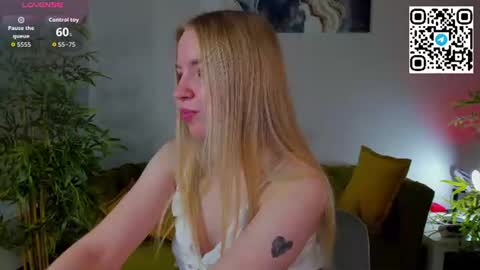 Snapshot of ida_lewiss chatting on 06-14-26, 02:24 Ida online show from 06-14-26, 02:24
