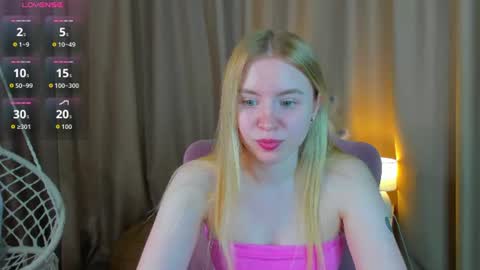 Snapshot of ida_lewiss chatting on 06-15-26, 12:35 Ida online show from 06-15-26, 12:35