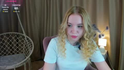 Snapshot of ida_lewiss chatting on 06-22-26, 12:35 Ida online show from 06-22-26, 12:35