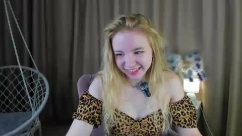 Snapshot of ida_lewiss chatting on 06-26-26, 12:37 Ida online show from 06-26-26, 12:37
