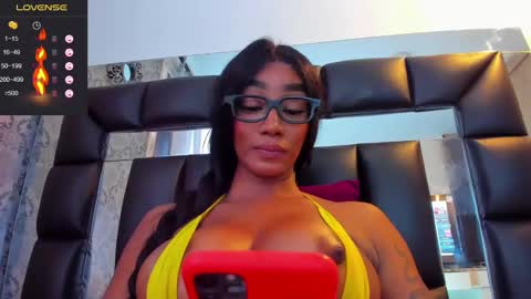 Snapshot of idarasmith_ chatting on 03-02-25, 10:27 Idara Smith online show from 03-02-25, 10:27