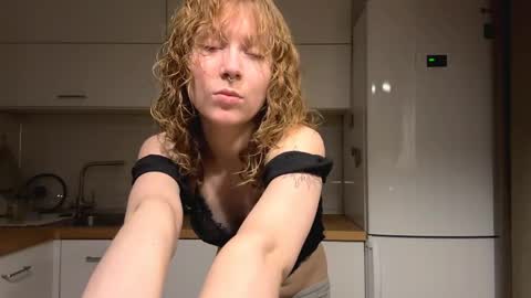 Snapshot of idellwold chatting on 04-07-26, 04:18 Sarah online show from 04-07-26, 04:18