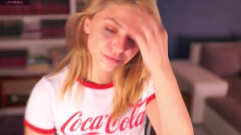 Snapshot of idontlikeguccibelts chatting on 09-11-25, 03:01 Little Flower online show from 09-11-25, 03:01