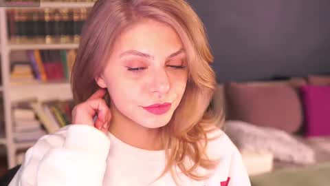 Snapshot of idontlikeguccibelts chatting on 10-10-25, 04:50 Little Flower online show from 10-10-25, 04:50