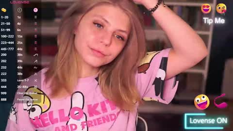 Snapshot of idontlikeguccibelts chatting on 10-14-25, 05:25 Little Flower online show from 10-14-25, 05:25