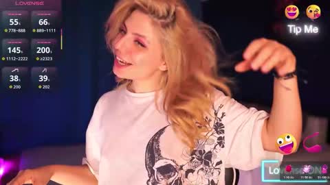 Snapshot of idontlikeguccibelts chatting on 11-20-25, 05:23 Little Flower online show from 11-20-25, 05:23