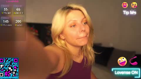 Snapshot of idontlikeguccibelts chatting on 06-23-26, 05:22 Little Flower online show from 06-23-26, 05:22