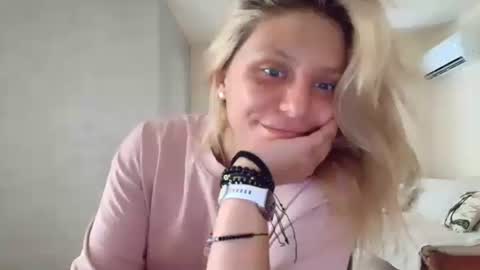 Snapshot of idontlikeguccibelts chatting on 07-17-26, 10:55 Little Flower online show from 07-17-26, 10:55