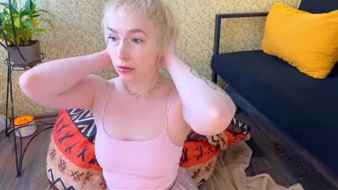 Emmy  help me reach 100 thumbs up online show from 03-11-25, 09:45