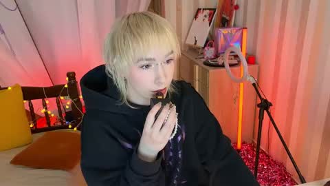 Emmy  help me reach 100 thumbs up online show from 02-20-26, 06:30