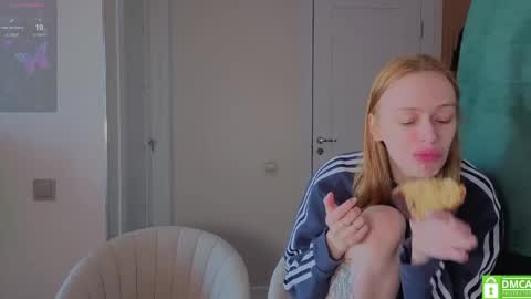 Julia and Mira online show from 04-12-26, 05:34