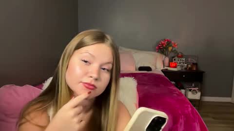 Snapshot of iheartcassie2844 chatting on 10-30-25, 08:20 cassie online show from 10-30-25, 08:20