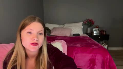 Snapshot of iheartcassie2844 chatting on 11-04-25, 06:40 cassie online show from 11-04-25, 06:40