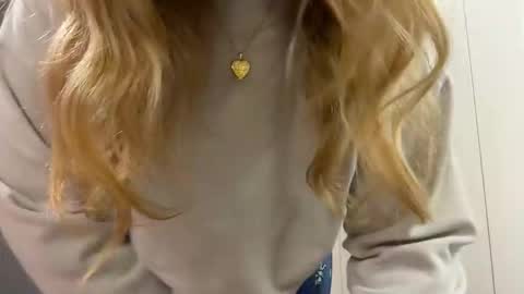 Snapshot of iheartcassie2844 chatting on 11-17-25, 04:18 cassie online show from 11-17-25, 04:18