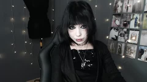 iiiiiiis online show from 04-18-26, 12:03
