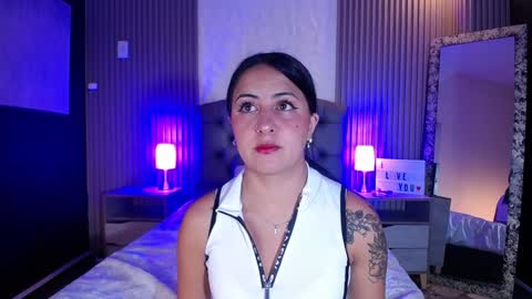 Snapshot of iisabella_smith_ chatting on 01-09-25, 01:13 Isa online show from 01-09-25, 01:13