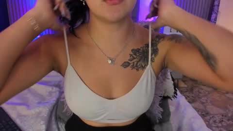 Snapshot of iisabella_smith_ chatting on 02-19-25, 02:55 Isa online show from 02-19-25, 02:55