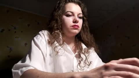 Laura online show from 03-18-26, 02:31