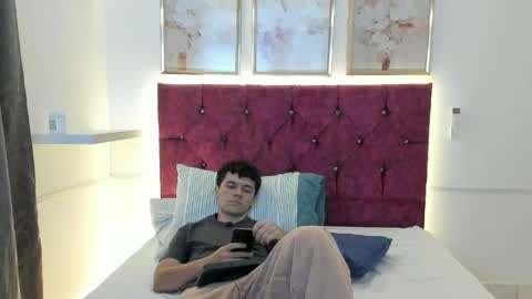 ilia673059 online show from 04-19-26, 12:00