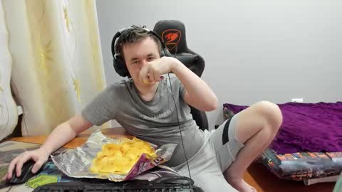 Snapshot of iliaskrislove chatting on 12-17-25, 04:18 iliaskris online show from 12-17-25, 04:18