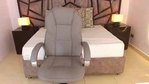 Snapshot of ilitzy_cardona chatting on 11-27-25, 04:25 ilitzy cardona online show from 11-27-25, 04:25