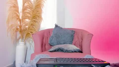 Mia online show from 02-10-26, 05:17